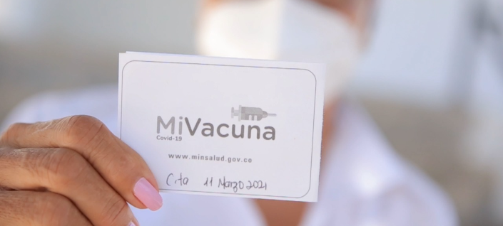 Claves de la exigencia del carné de vacunación en Colombia